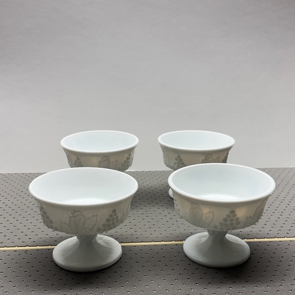 VTG INDIANA HARVEST GRAPE MILK GLASS FOOTED SHERBET/DESSERT PEDESTAL BOWL - Picture 2 of 9